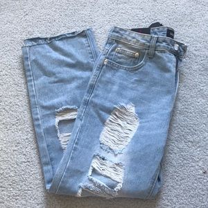 Size 7 Fashion Nova Ripped Boyfriend jeans